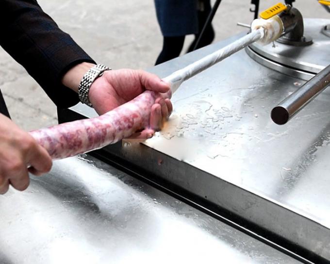 Commerciële Kippenworst die Machineworst maken het Vullen Machine vullen