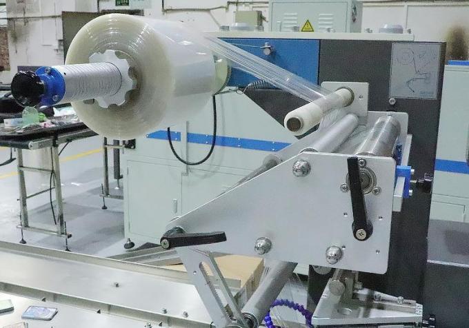 Volledige Automatische van het het Pakbrood van de Pizzastroom van de het Suikergoedzeep van het het Masker Plantaardige Hoofdkussen de Verpakkingsmachine
