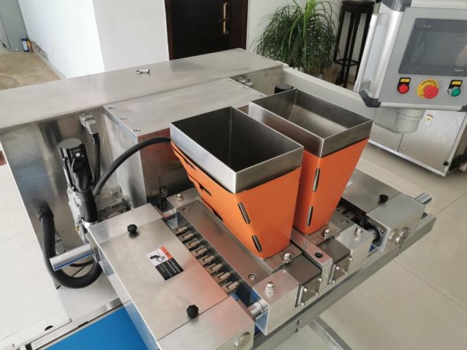 Industriële Snackmachines Twee Kleurencentrum die Hete de Depositeurchocoladereep vullen die van de Chocoladeautomaat het Vormen van Machine maken