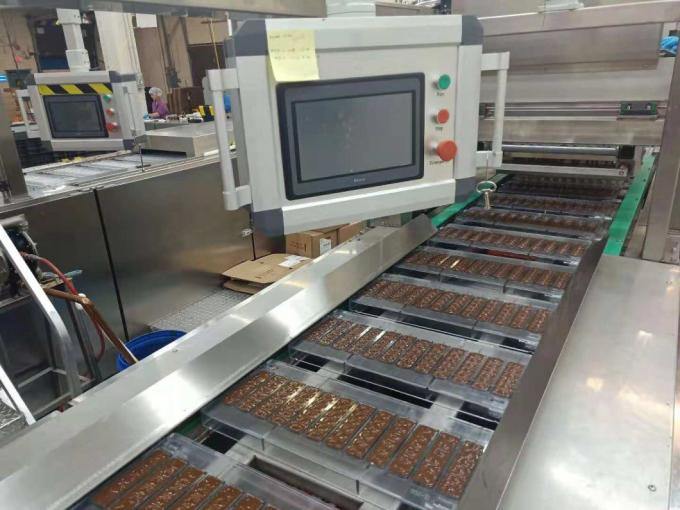 Industriële Snackmachines Twee Kleurencentrum die Hete de Depositeurchocoladereep vullen die van de Chocoladeautomaat het Vormen van Machine maken