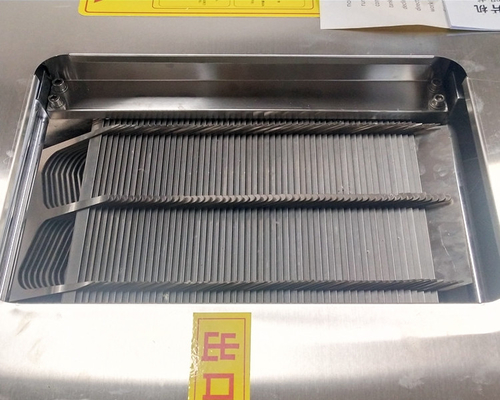 Het dubbele van de Verwerkingsmachines van Groefvissen van de de Schuine randfilet Gebruik van het de Machinerestaurant
