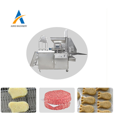 De kippengoudklompjes en de rundvleeshamburger die Industrieel automatisch vleeslapje vlees verwerken drukken ruw pasteitje vormt brood makend machine